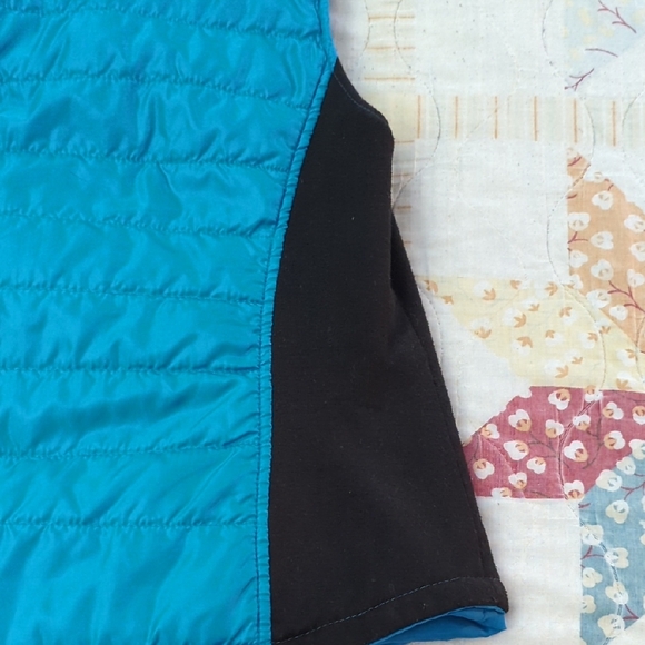 Exertek Quilted Blue and Black Athletic Vest - Picture 7 of 9